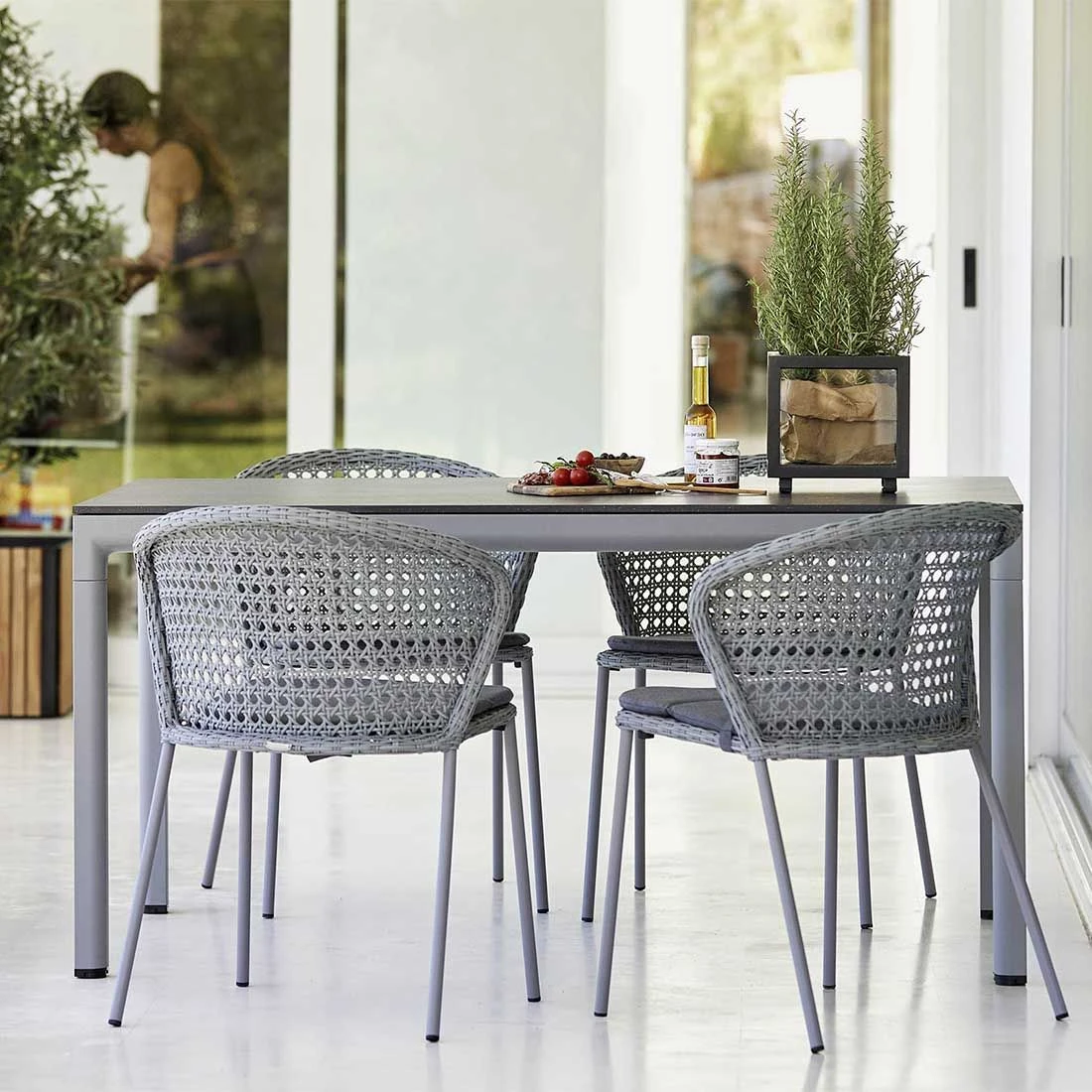 Cane-Line Lean Stapelstuhl Stahl/Geflecht Light Grey – Bild 2