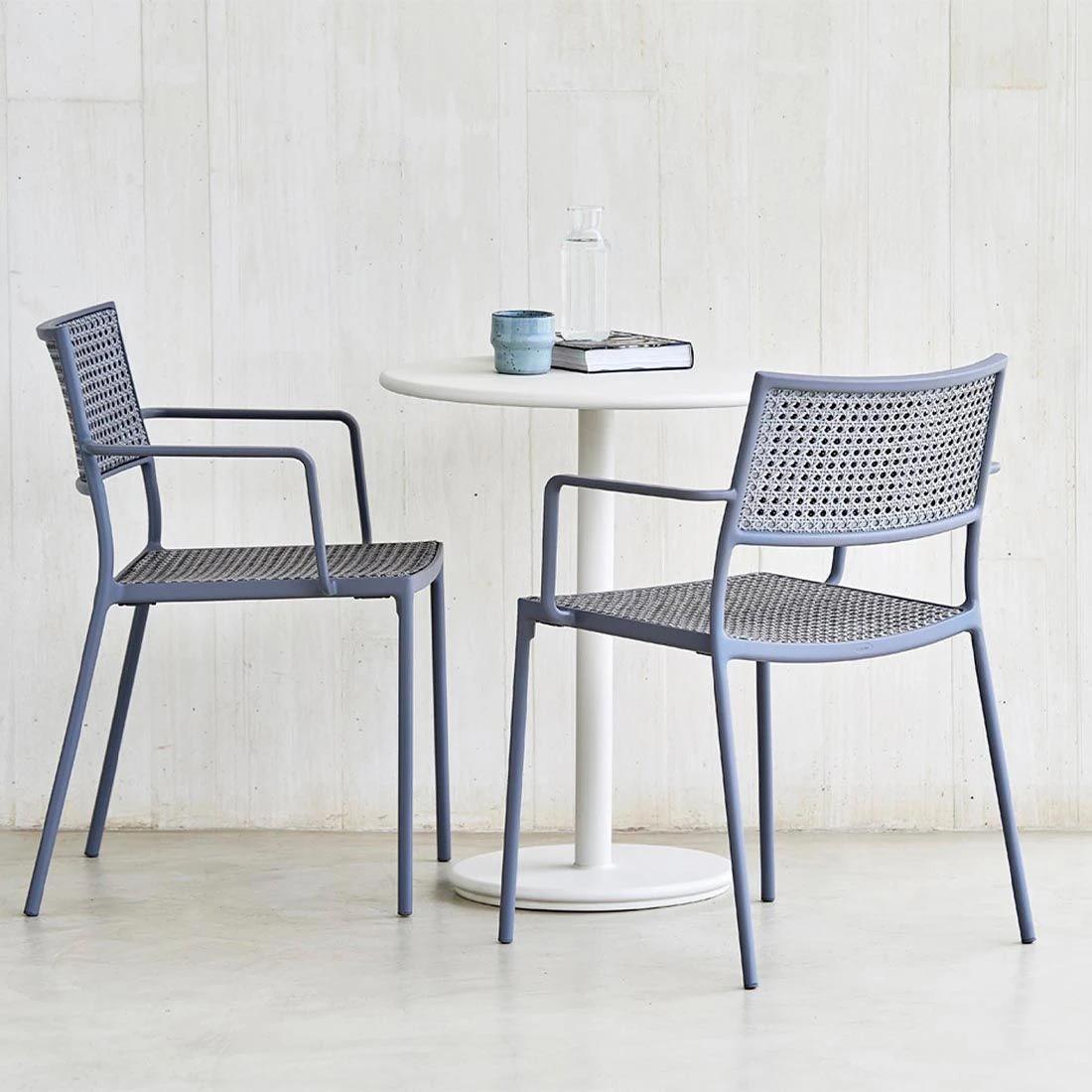 Cane-Line Less Stapelstuhl Aluminium/Geflecht Light Grey – Bild 3