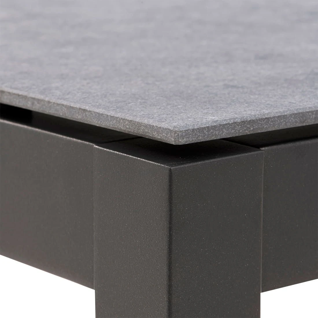 OUTLIV. Mia Gartentisch Aluminium/Keramik Anthrazit/Concrete Coal – Bild 7